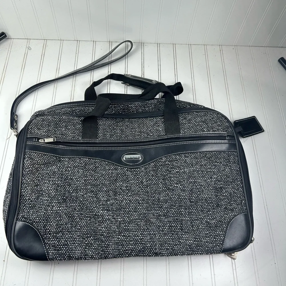 Jaguar Gray Tweeked Weekender Unisex Travel Duffle Bag w Key Chain